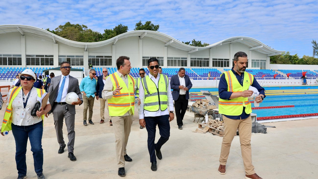 Autoridades supervisan avances de instalaciones para los Juegos Centroamericanos y del Caribe 2026